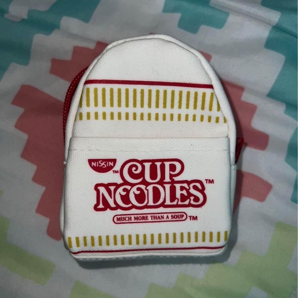 Claire's Other - cup noodles mini backpack keychain